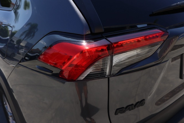 2024 Toyota RAV4 XLE photo 3