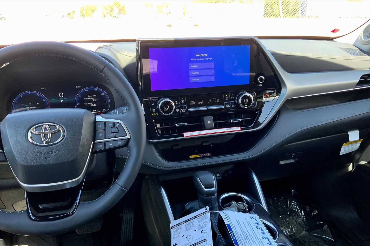 2025 Toyota Highlander Platinum photo 6