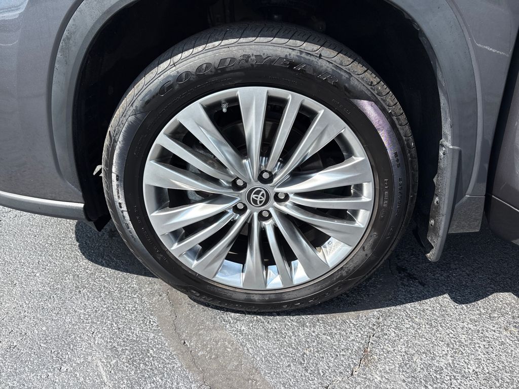 2024 Toyota Highlander Platinum photo 27
