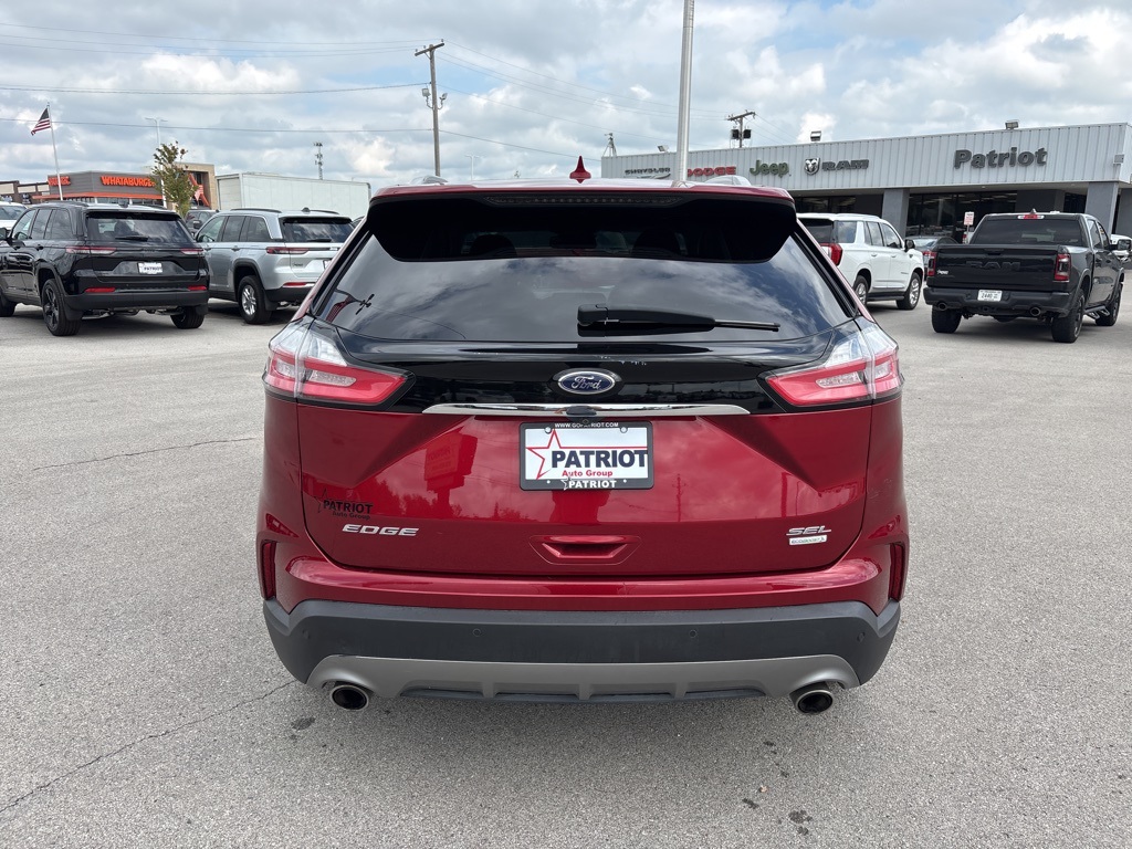 2019 Ford Edge SEL photo 2