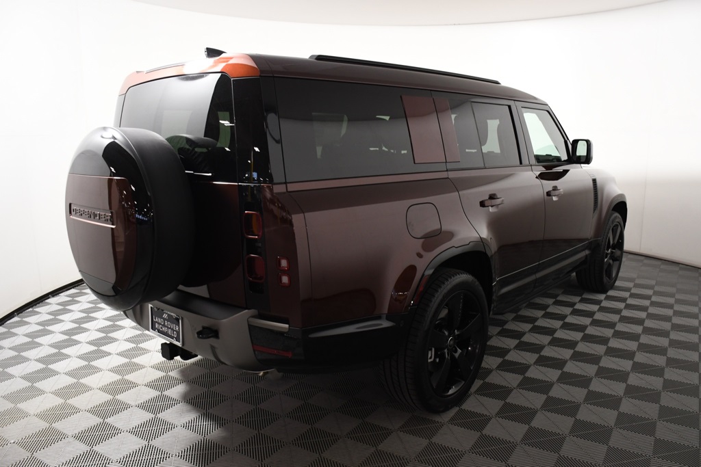 2025 Land Rover Defender 130 X-Dynamic SE photo 6