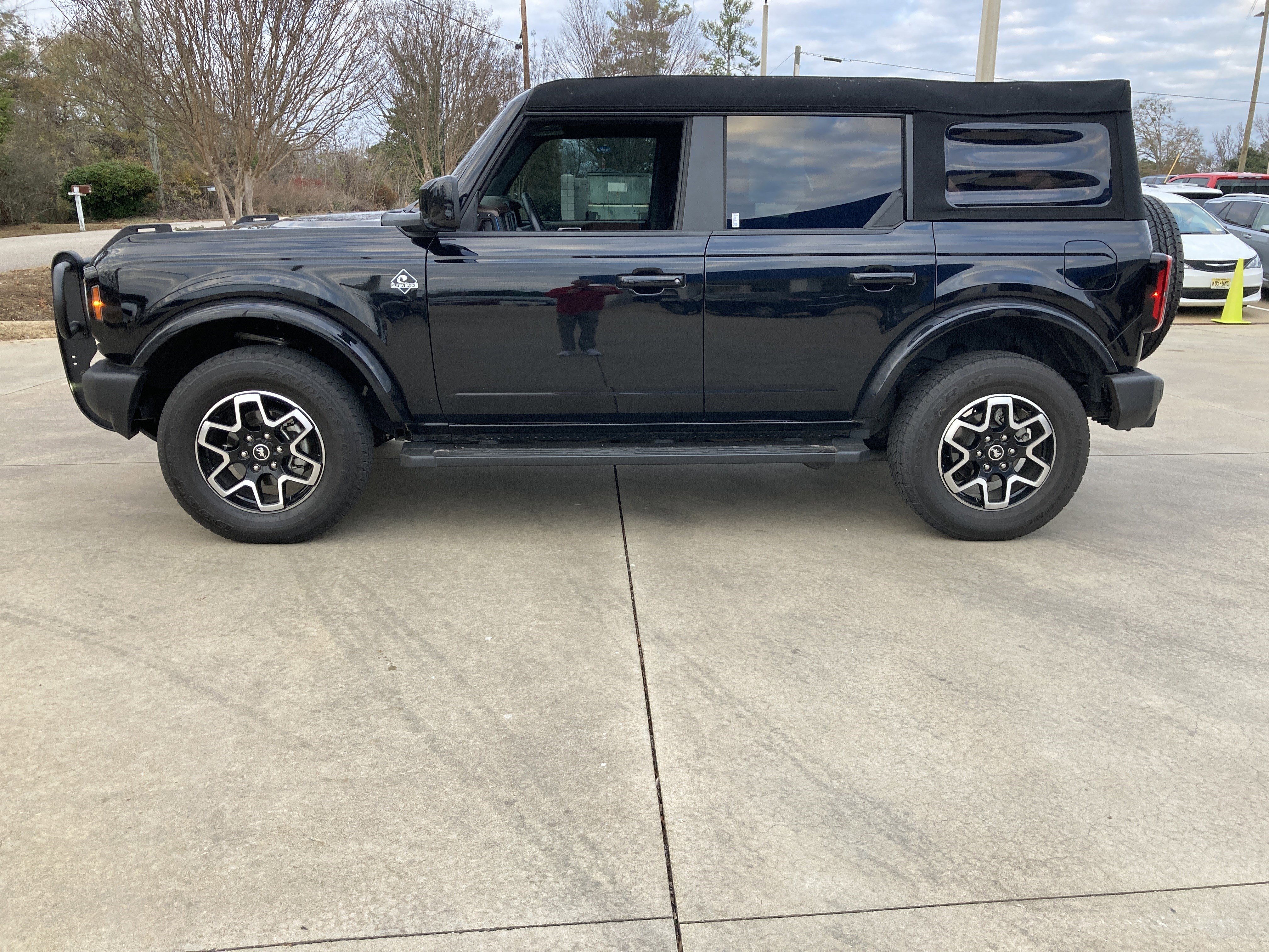 2023 Ford Bronco 4-Door Outer Banks's photo