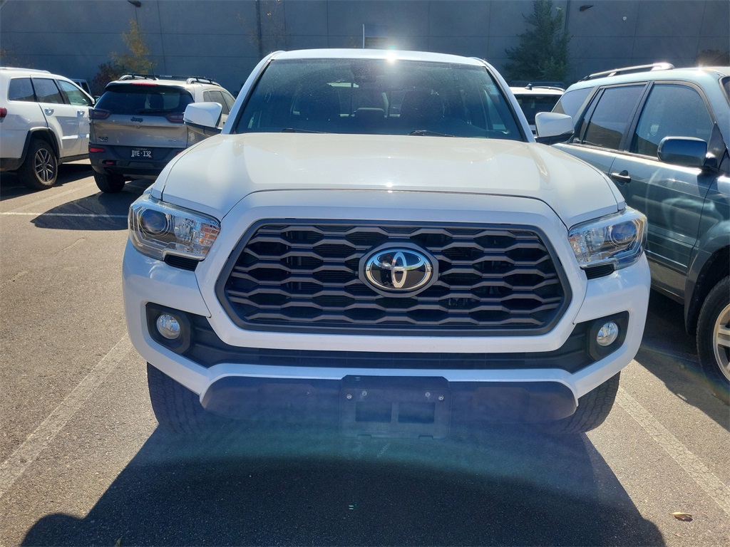 2020 Toyota Tacoma TRD Off-Road photo 2