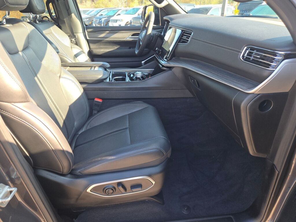 2024 Jeep Wagoneer Series II photo 3