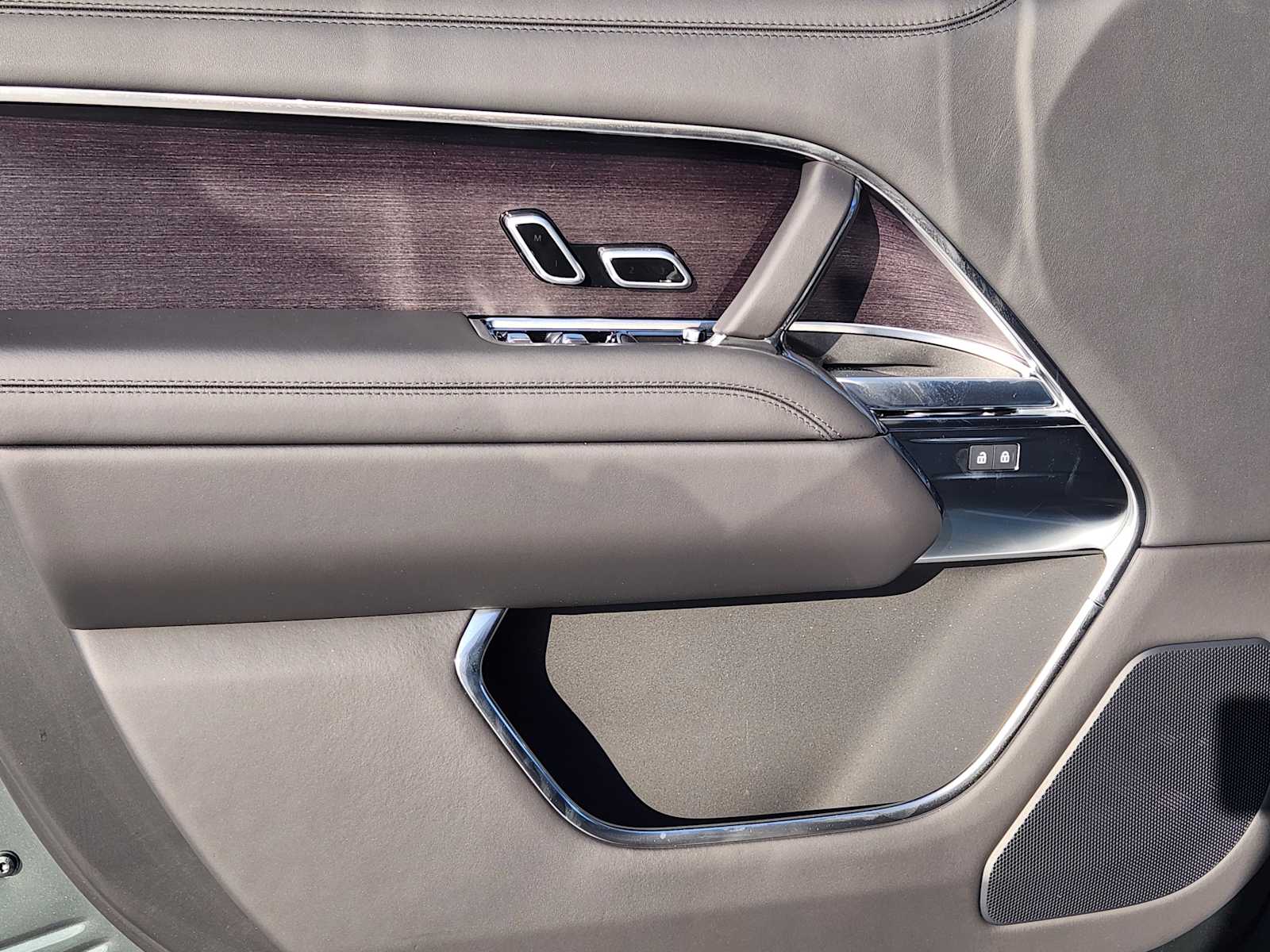 2025 Land Rover Range Rover SE photo 20