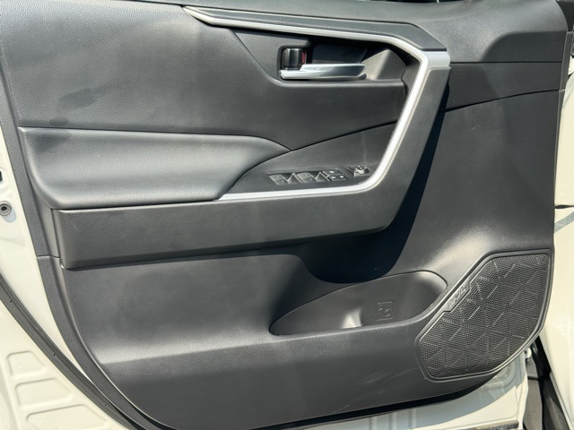 2022 Toyota RAV4 XLE photo 8