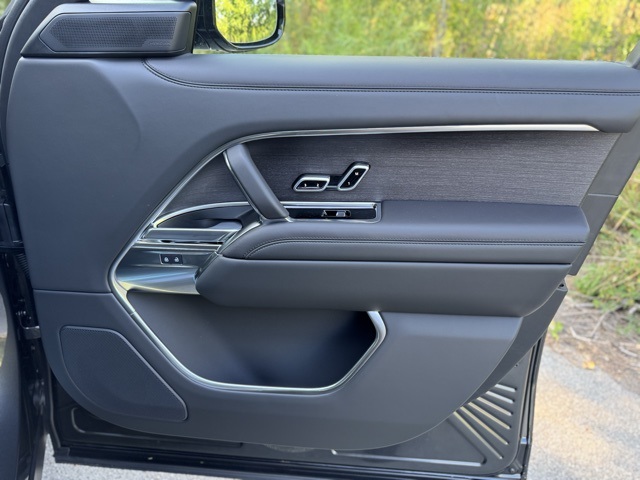 2025 Land Rover Range Rover SE photo 24