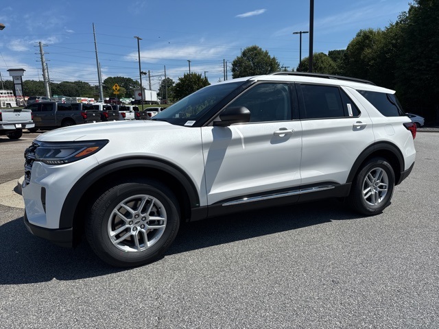 2025 Ford Explorer photo 5