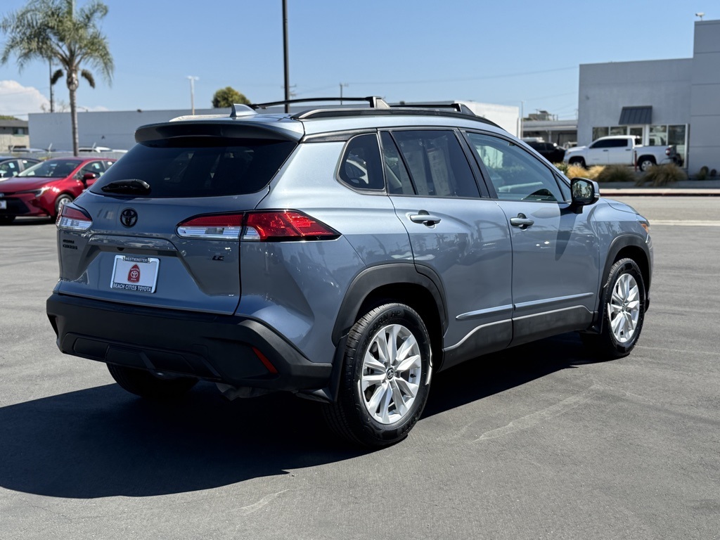 2023 Toyota Corolla Cross LE photo 8