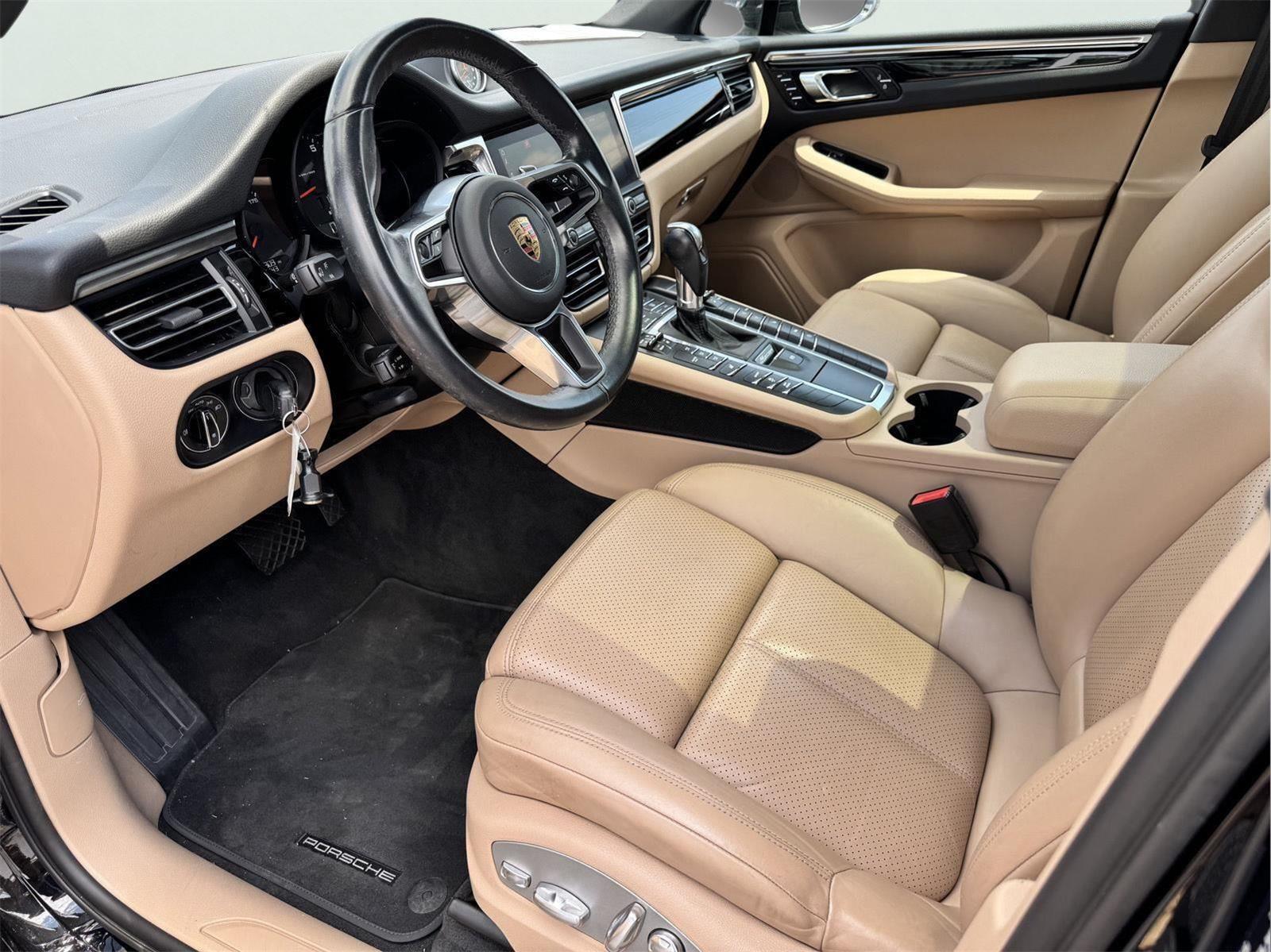 2021 Porsche Macan Base photo 17