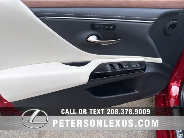 2025 Lexus ES 300h photo 19