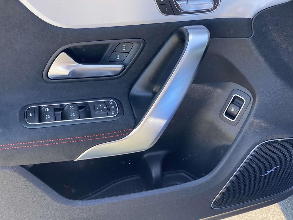 2025 Mercedes Benz CLA 250 photo 15