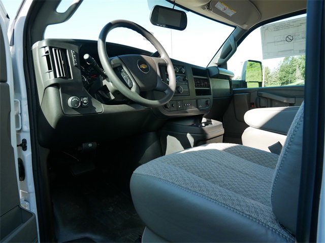 2025 Chevrolet Express Cutaway 3500 photo 5