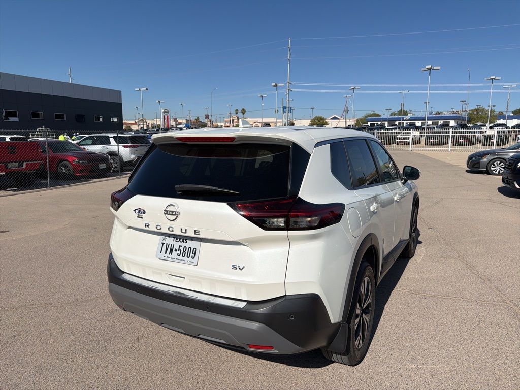 2022 Nissan Rogue SV photo 10