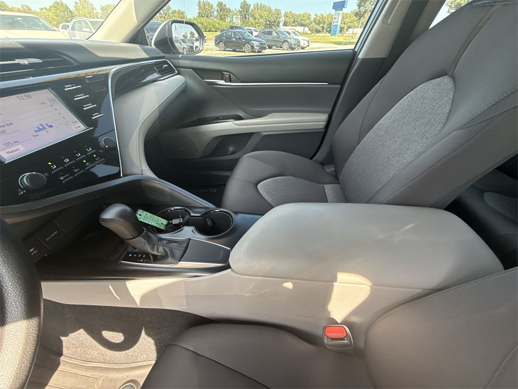 2018 Toyota Camry LE photo 21