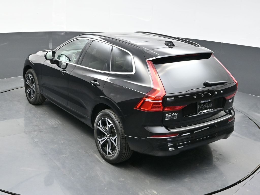 2022 Volvo XC60 B5 Momentum photo 30