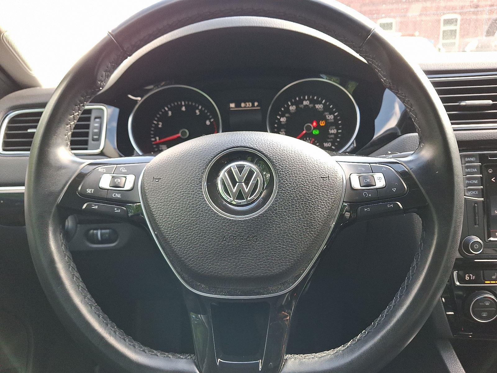 2017 Volkswagen Jetta 1.8T SEL photo 18