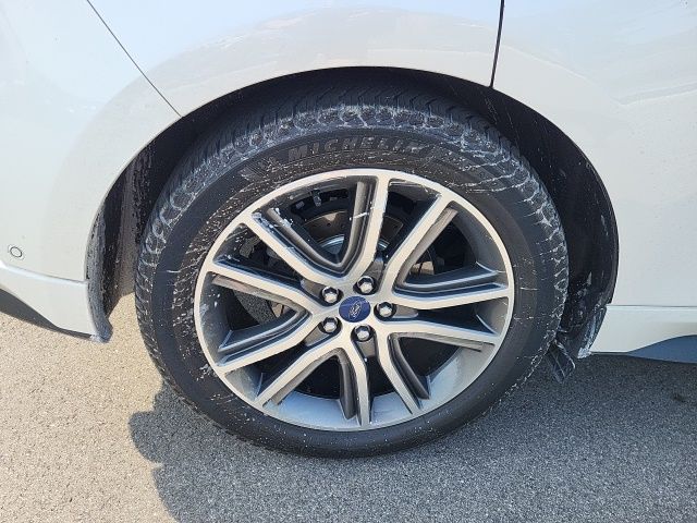 2019 Ford Edge Titanium photo 14