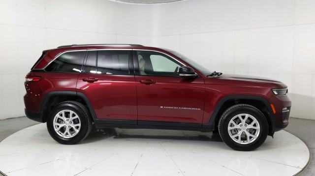 Used 2023 RED Jeep Limited image 6