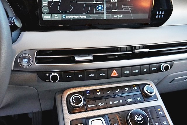 Used 2023 Red Hyundai SE image 27