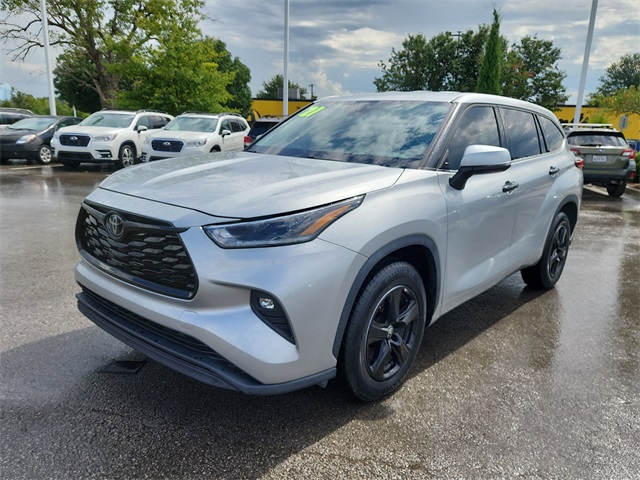 2021 Toyota Highlander LE photo 7
