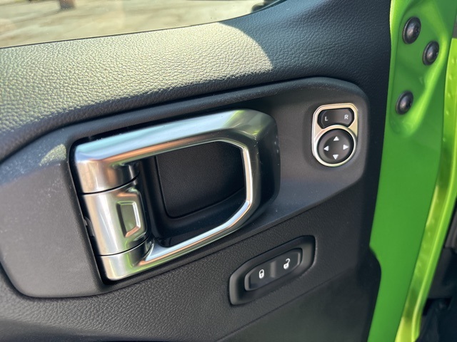 2025 Jeep Wrangler Rubicon photo 20