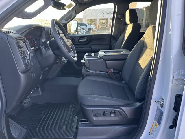 2026 Chevrolet Silverado 2500HD Custom photo 2