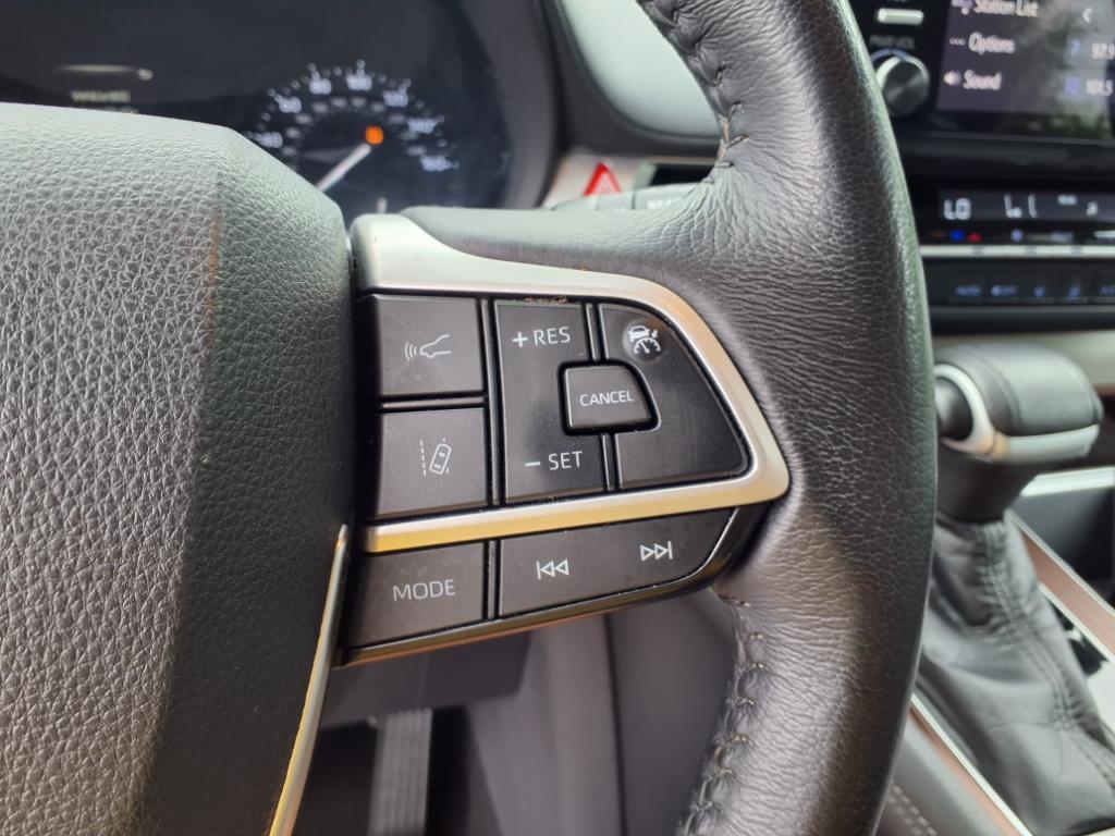 2021 Toyota Sienna XLE photo 13