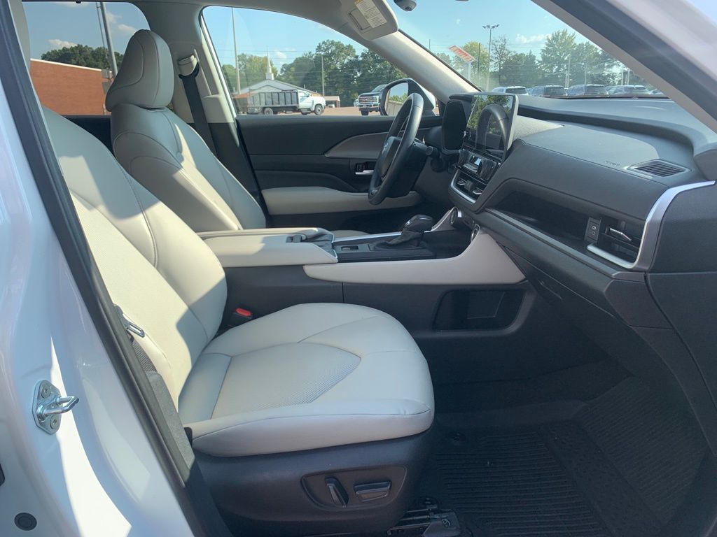 2024 Toyota Highlander Hybrid XLE photo 26