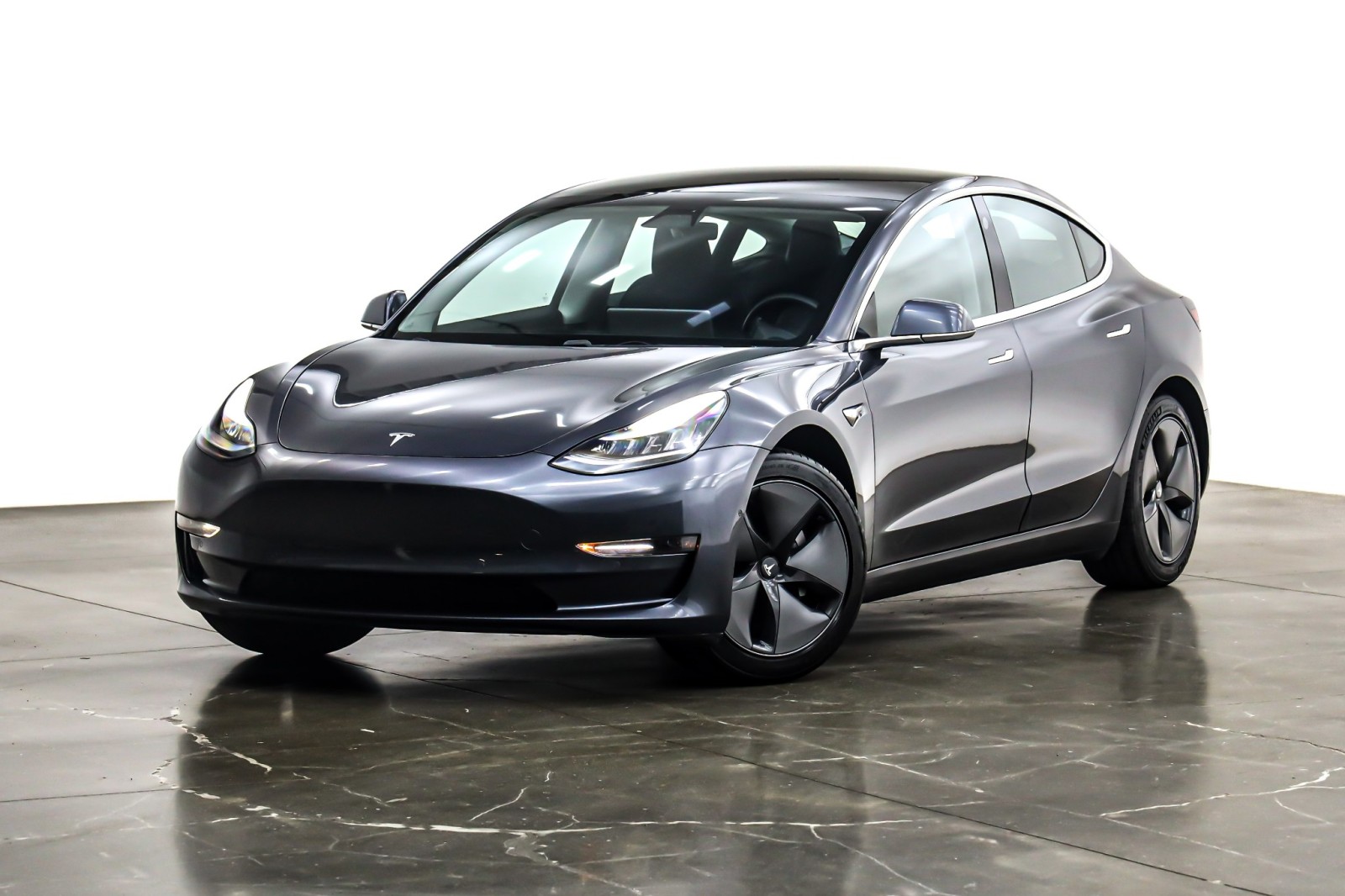 2019 Tesla Model 3 Mid Range's photo