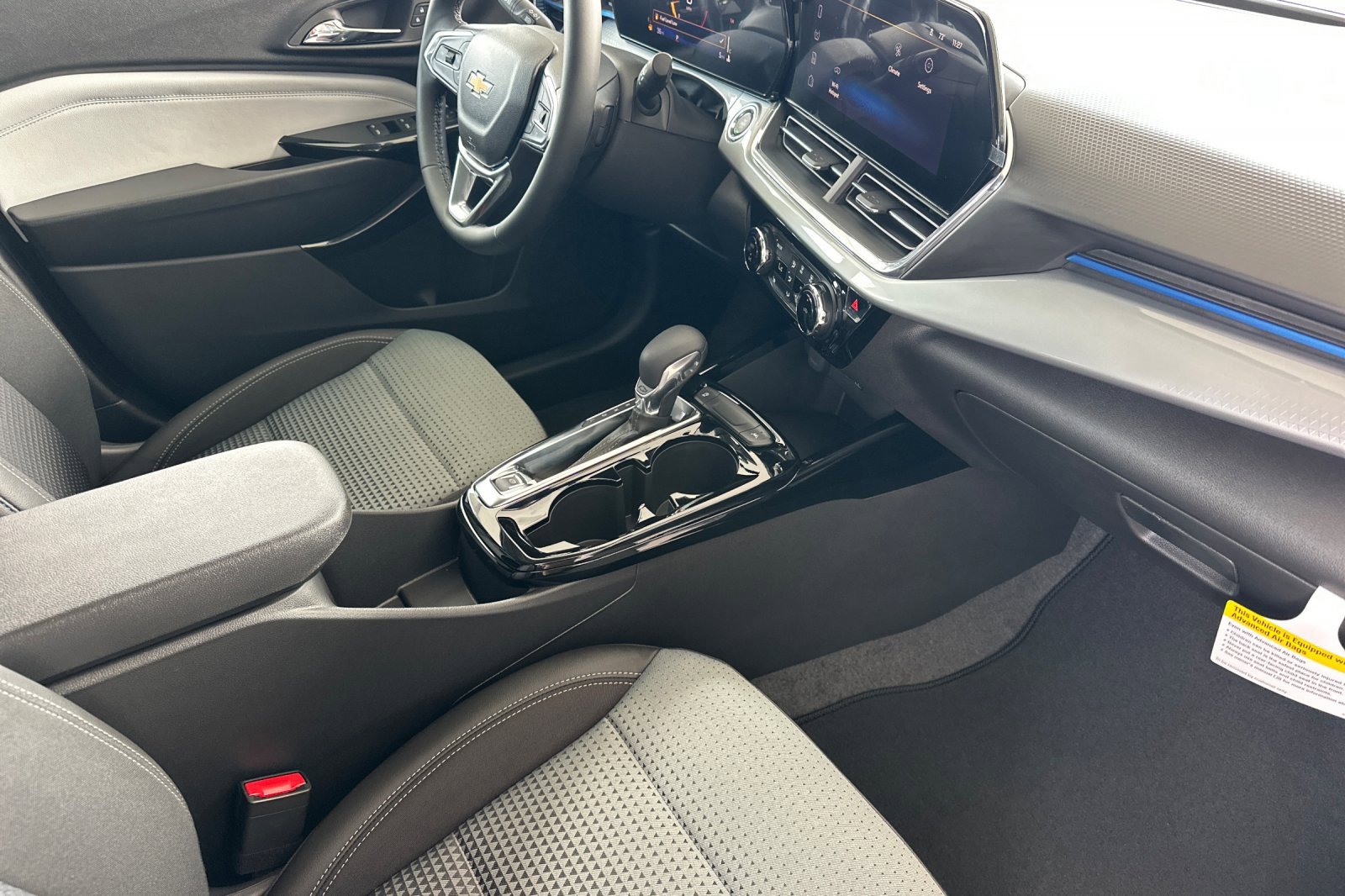 2025 Chevrolet Trax LT photo 16