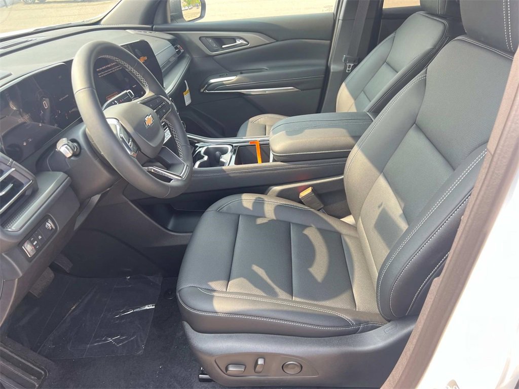 2025 Chevrolet Traverse photo 12