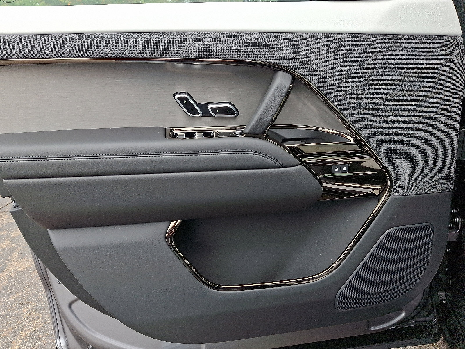 2025 Land Rover Range Rover Sport SE photo 12