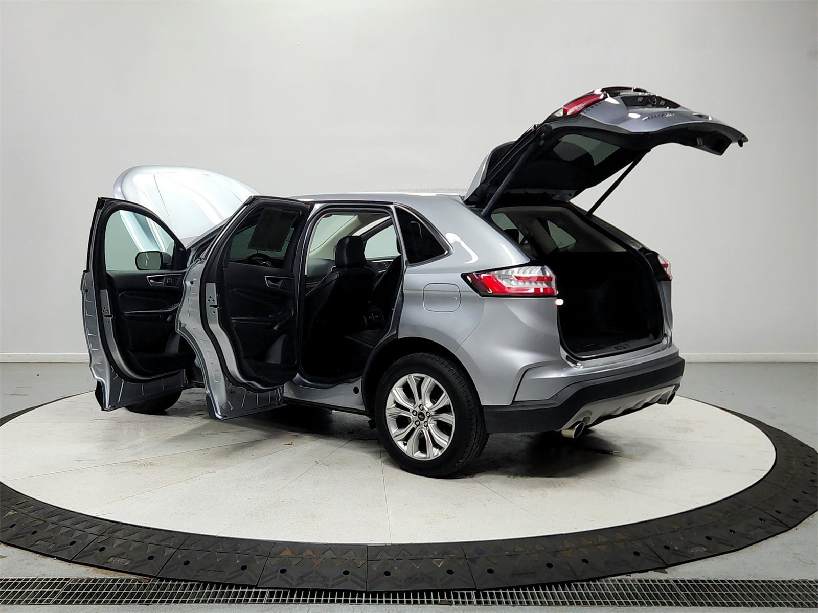 2024 Ford Edge Titanium photo 13