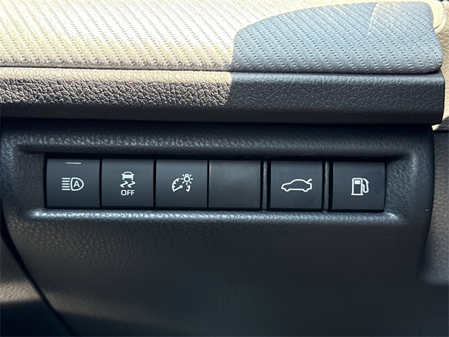 2025 Toyota Camry SE photo 15
