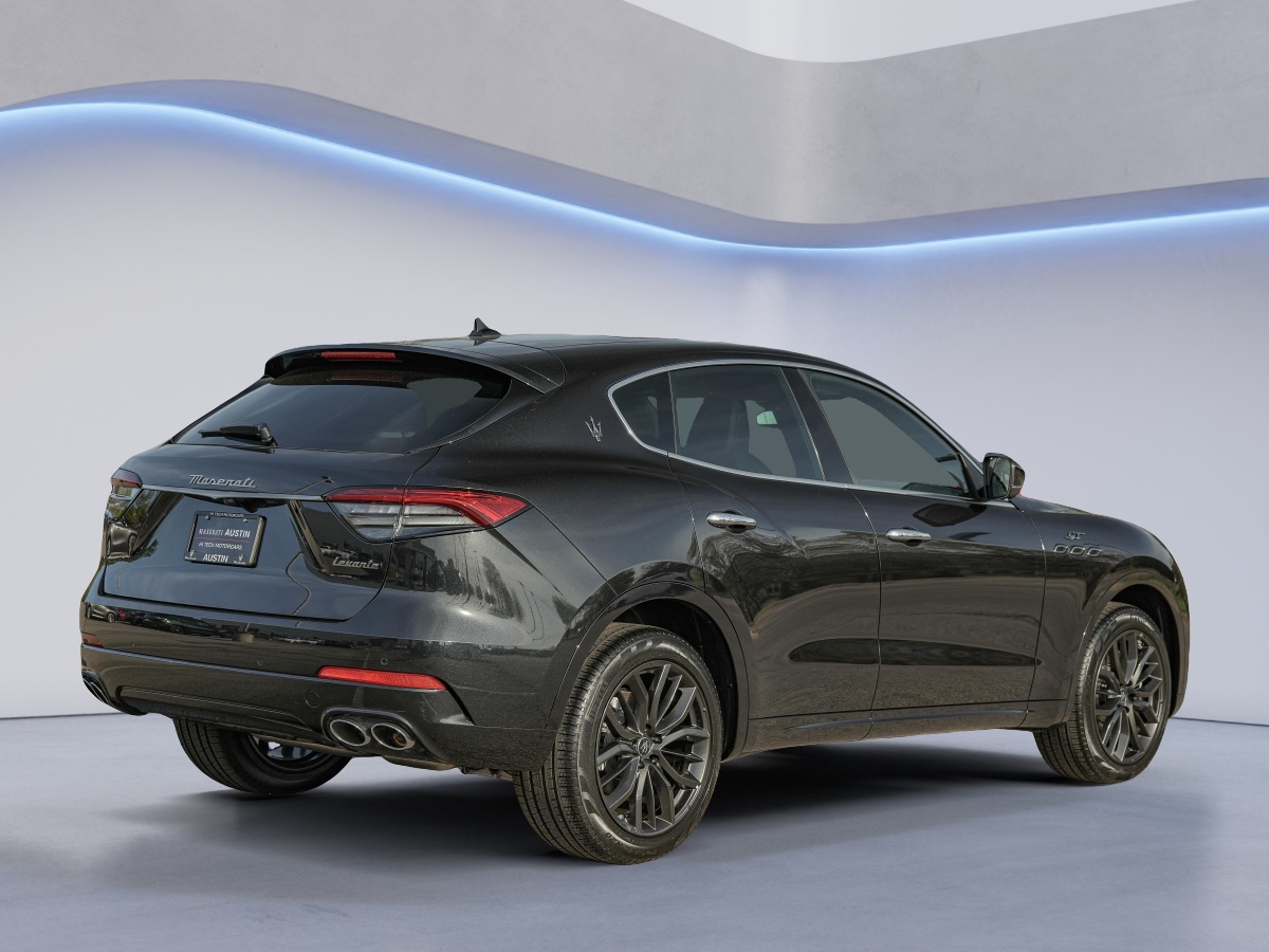 2024 Maserati Levante GT photo 2