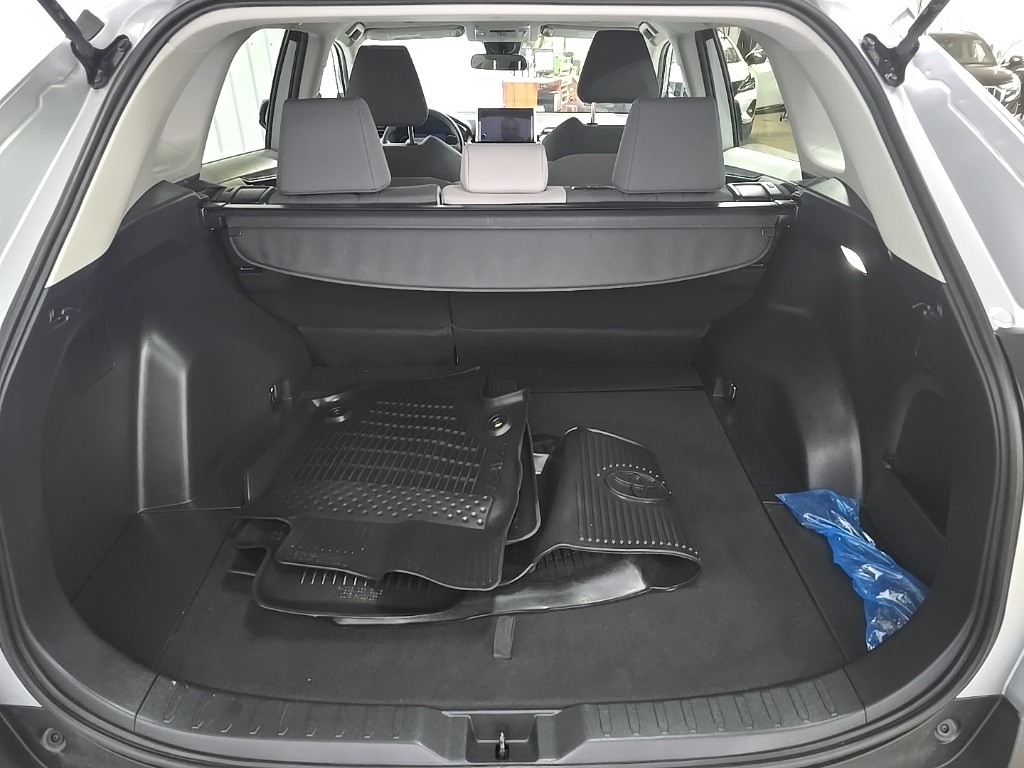 2024 Toyota RAV4 Hybrid XLE photo 11