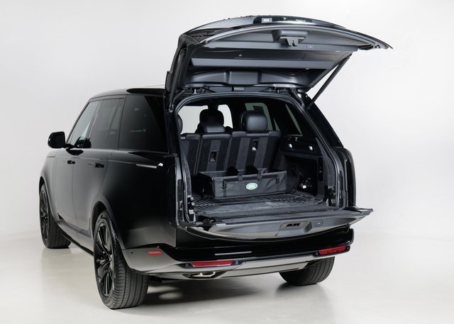 2023 Land Rover Range Rover SE photo 19