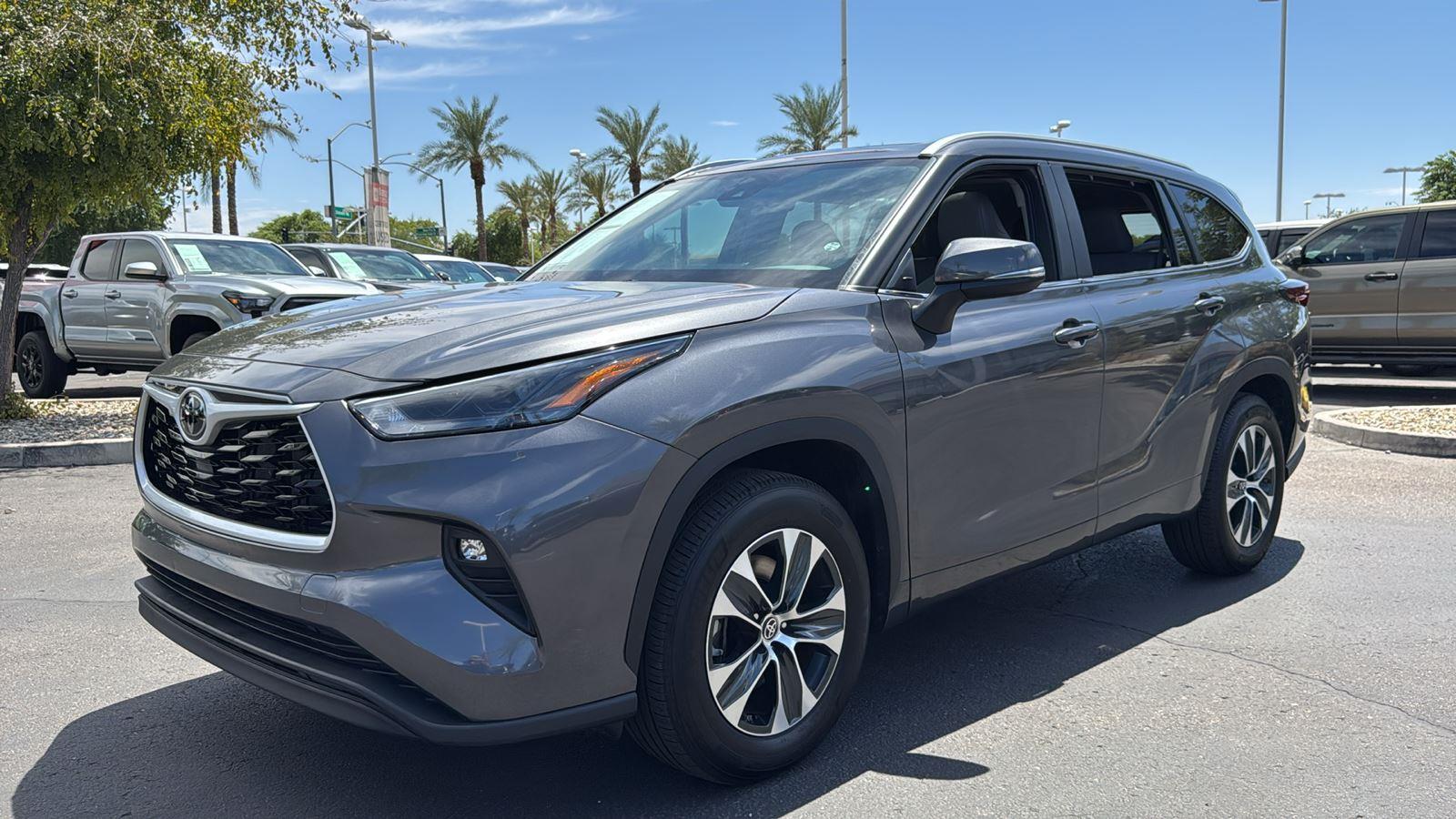 2024 Toyota Highlander XLE photo 3