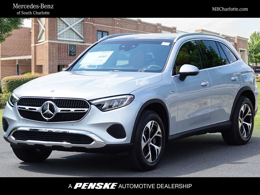 2025 Mercedes-Benz GLC Base's photo