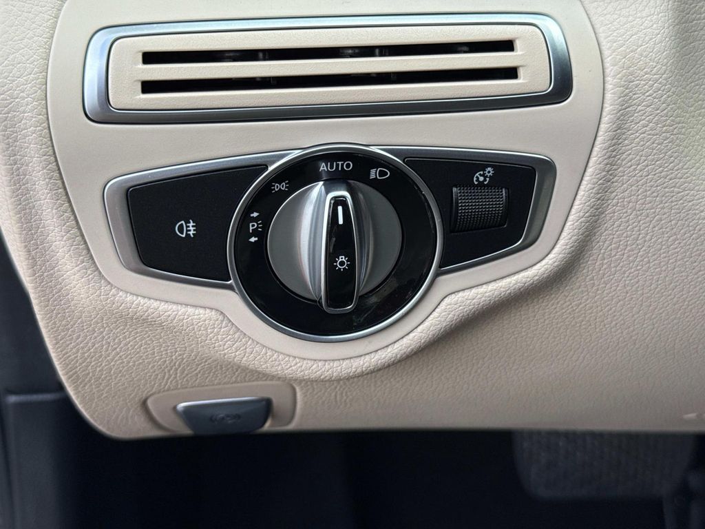 2016 Mercedes Benz C 300 photo 34