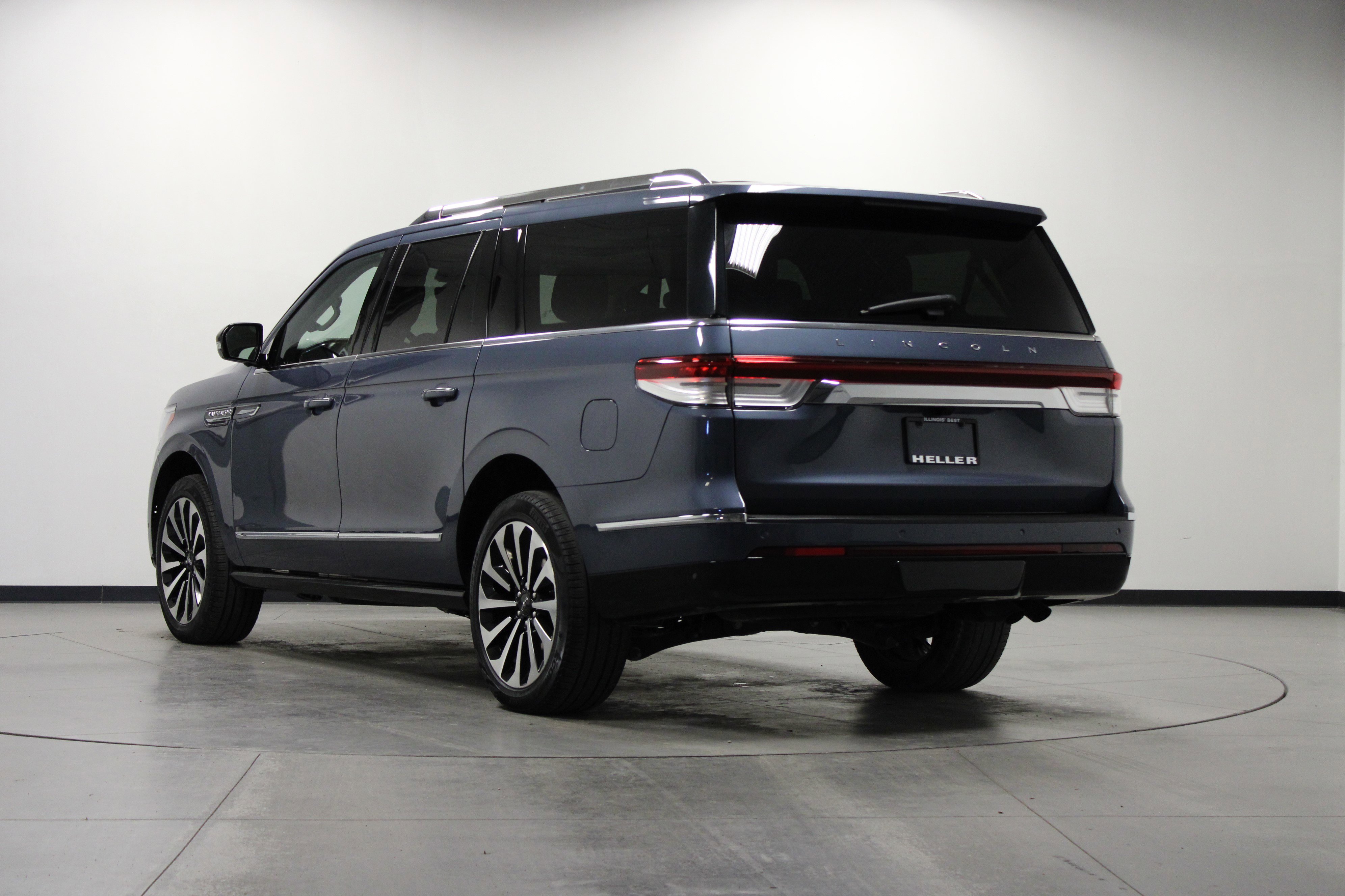 2023 Lincoln Navigator L Reserve photo 4