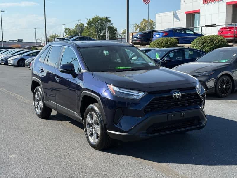 2024 Toyota RAV4 XLE's photo