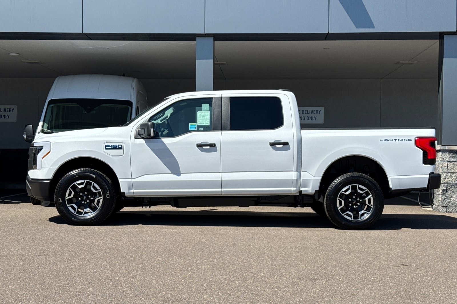 2024 Ford F-150 Lightning photo 6