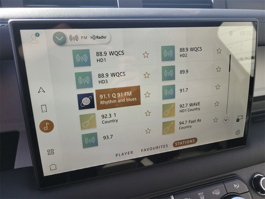 2025 Land Rover Defender 110 X-Dynamic SE photo 7