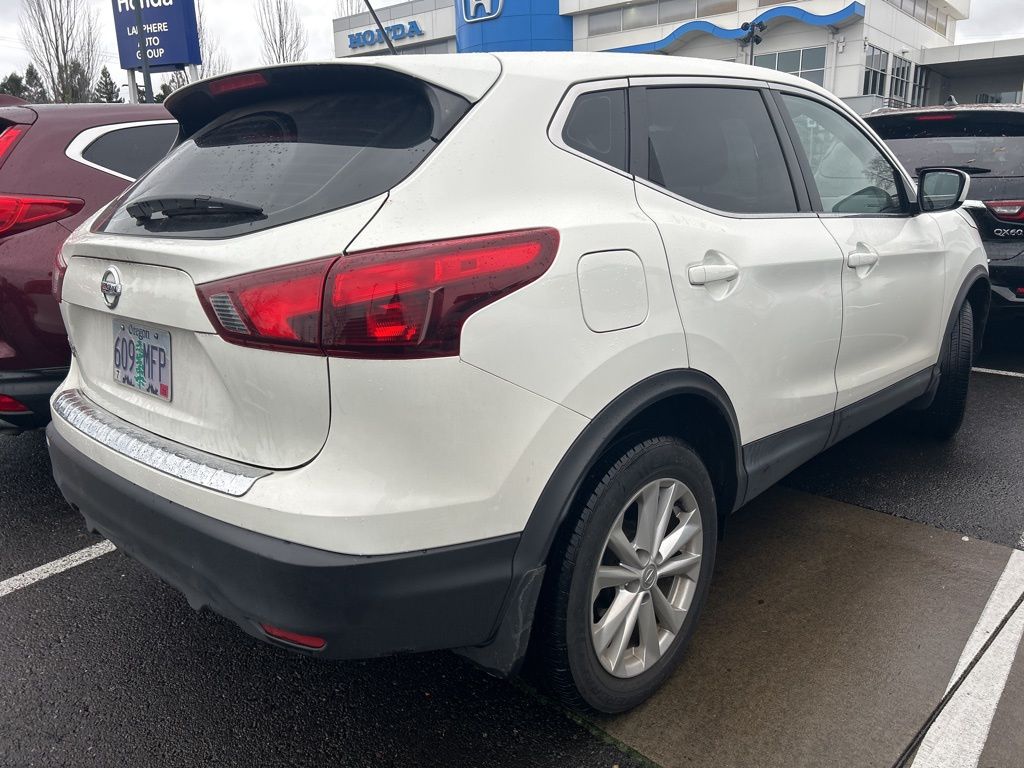 2018 Nissan Rogue Sport S photo 3