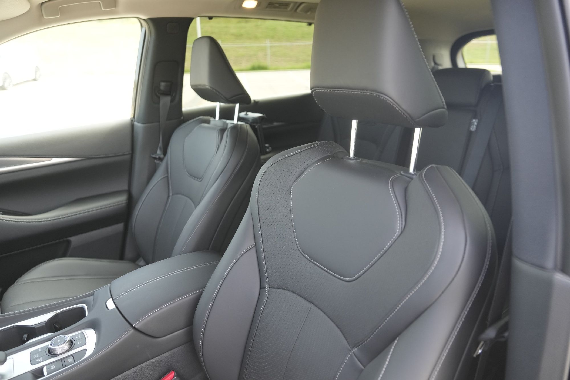 2026 Infiniti QX60 Luxe photo 8