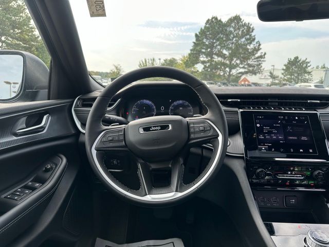 2025 Jeep Grand Cherokee Laredo X photo 19