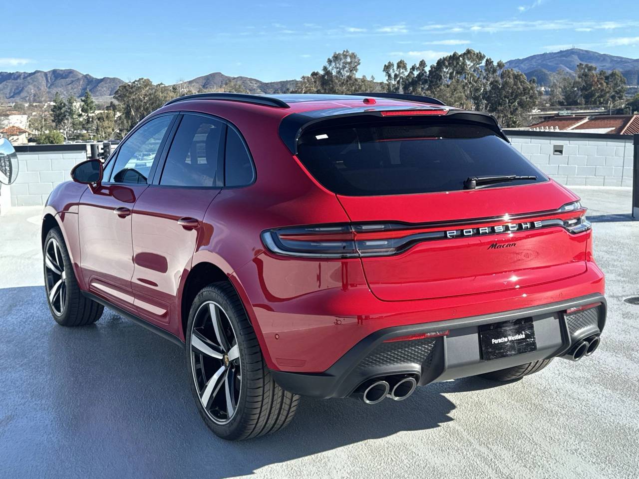 2025 Porsche Macan Base photo 2