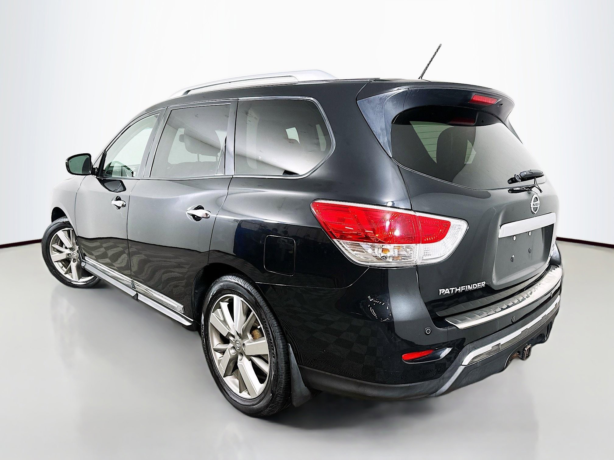 2015 Nissan Pathfinder Platinum photo 4